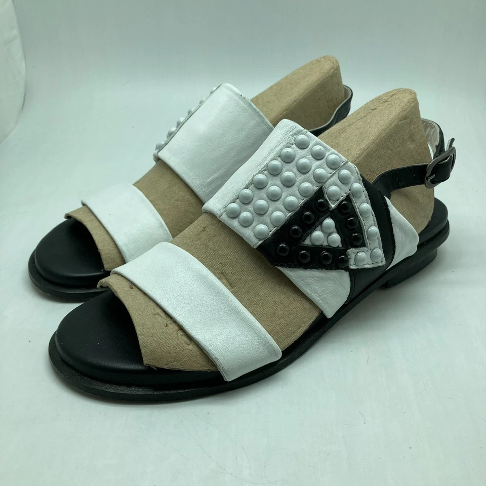 Sandalia Que Mujer Correa Ancha Sandalia Plana Blanco y Negro Tachuelas Talla 38=8US Rara En EE. UU. Foto 3 de 4