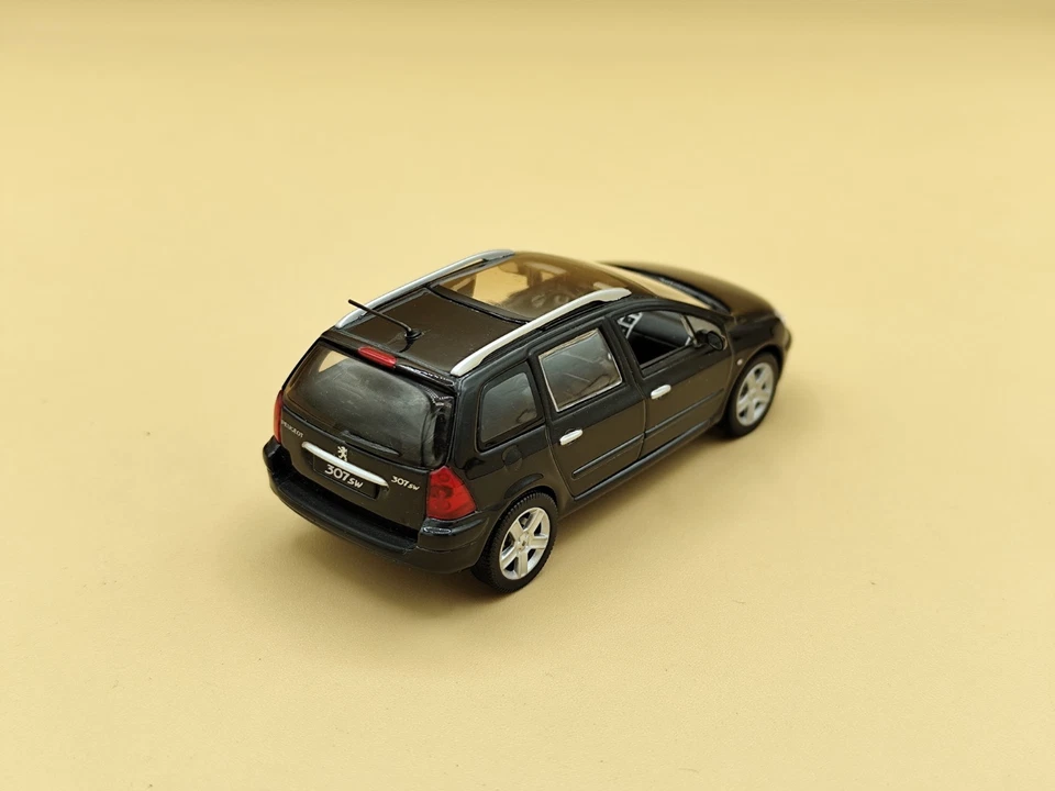 1/43 Peugeot 307 SW Break Noir 2002 Norev ref: 473715 - Photo 2/3
