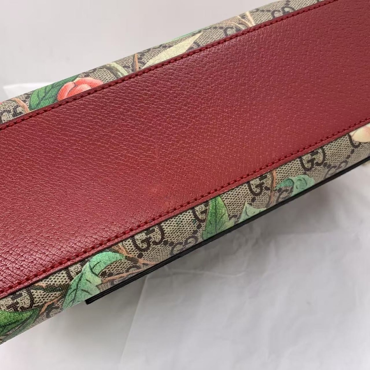 Gucci GG Supreme Tian Padlock Large Shoulder Bag Mint Red chain