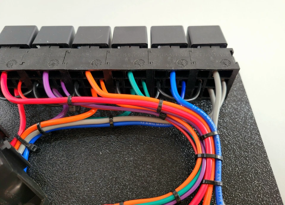 Placa de panel de fusibles/relé para auto de carreras 6 circuitos cableado codificado por colores hecho en EE. UU. Foto 2 de 4