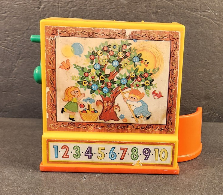 как выглядит VINTAGE 1974 FISHER PRICE TOY CASH REGISTER ONLY TESTED AND WORKING NO COINS фото