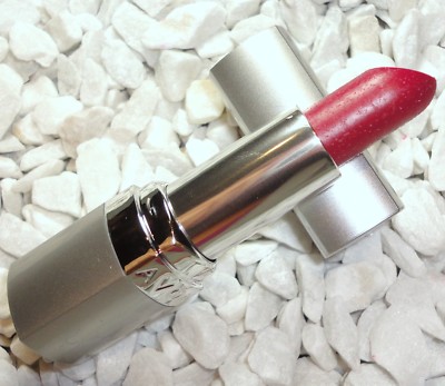Avon mark. PLUMP IT Volumen Lippenstift Farbe Berry Cute  Creme WOW Mode