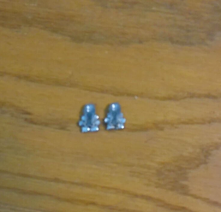 Pendientes de clip triángulo de árbol de Navidad con diamantes de imitación transparentes vintage, tono plateado Foto 2 de 2