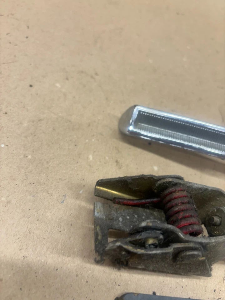 Juego de palancas de pestillo de puerta Bronco 1980-1991 Ford f150 f250 f350 par metal usado Foto 2 de 4