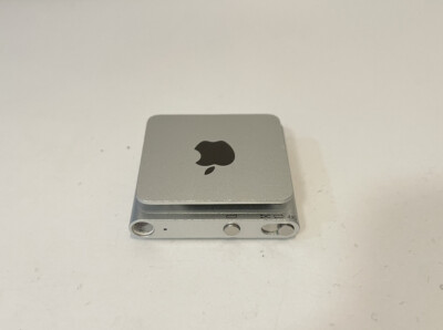 Apple iPod shuffle 4th Generation Silver (2 GB) Works Great