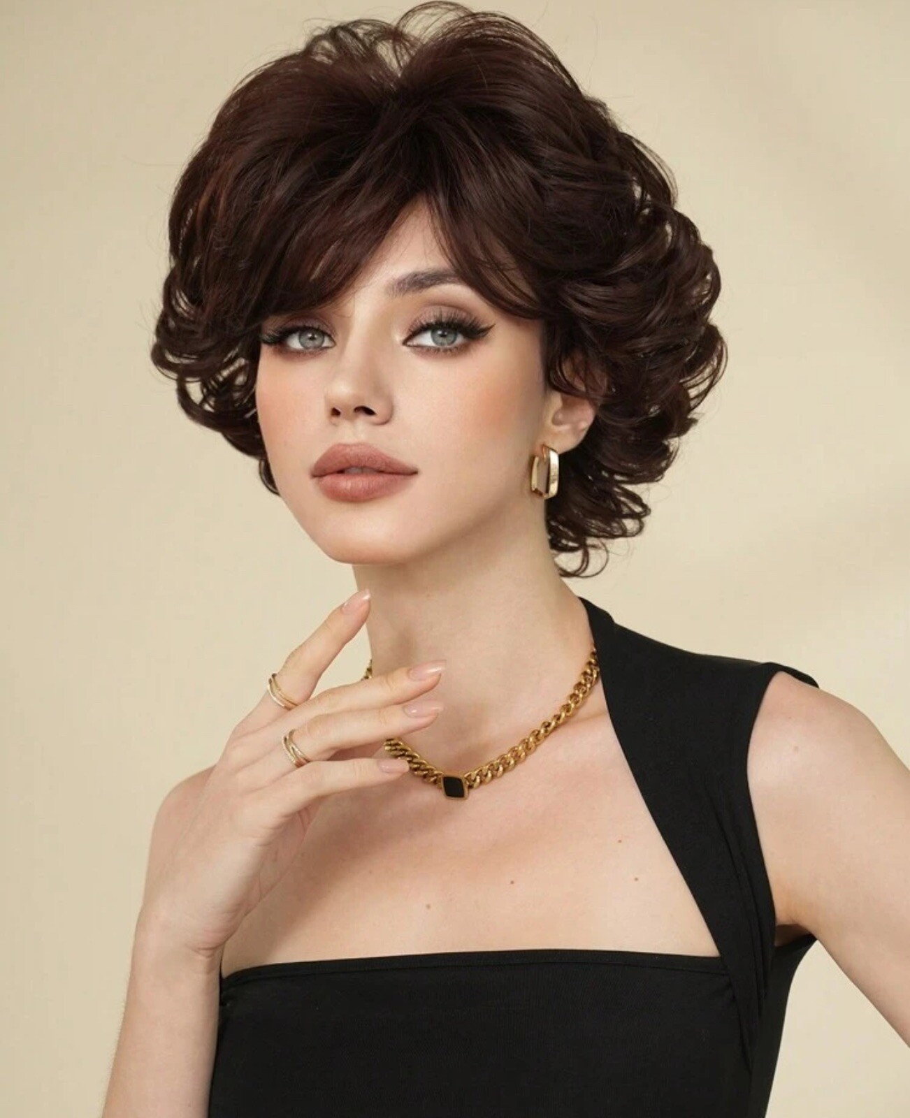 Perruque synthétique haut de gamme pixie court bouclé brun foncé naturel à frange
