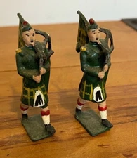 2X VINTAGE JOHN HILL & CO SCOTTISH REGIMENT BAGPIPES PIPER KILT FIGURES SOLDIERS