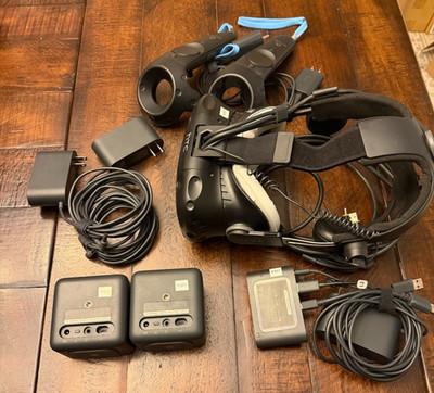 HTC Vive Complete VR Kit Deluxe Audio Strap 2 Controllers 2 Base Stations Tested