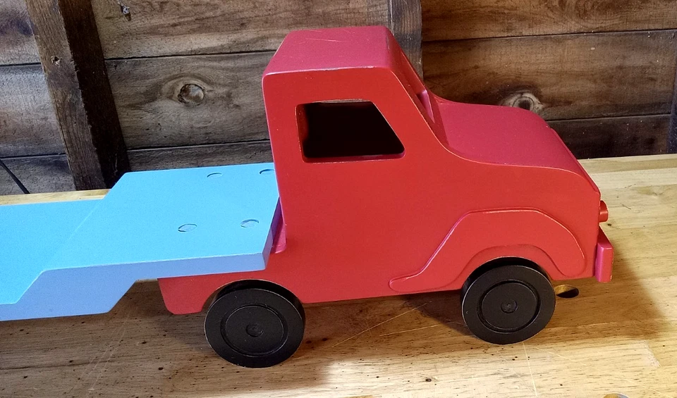 Estantería de semi camión Pottery Barn para niños Foto 4 de 4