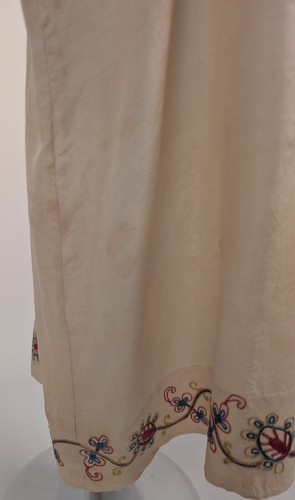 ANTIQUE EDWARDIAN LATE TEENS SHANTUNG DRESS W OPEN SLEEVES + BOTTOM EMBROIDERY - Picture 4 of 9