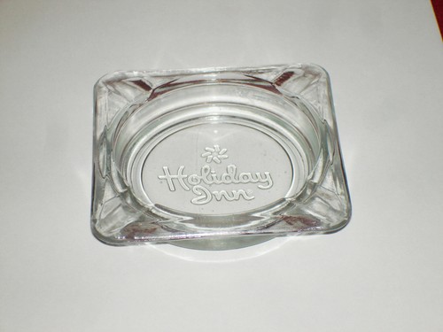 ¡Cenicero de vidrio vintage Holiday Inn con letras grabadas! - Imagen 2 de 4