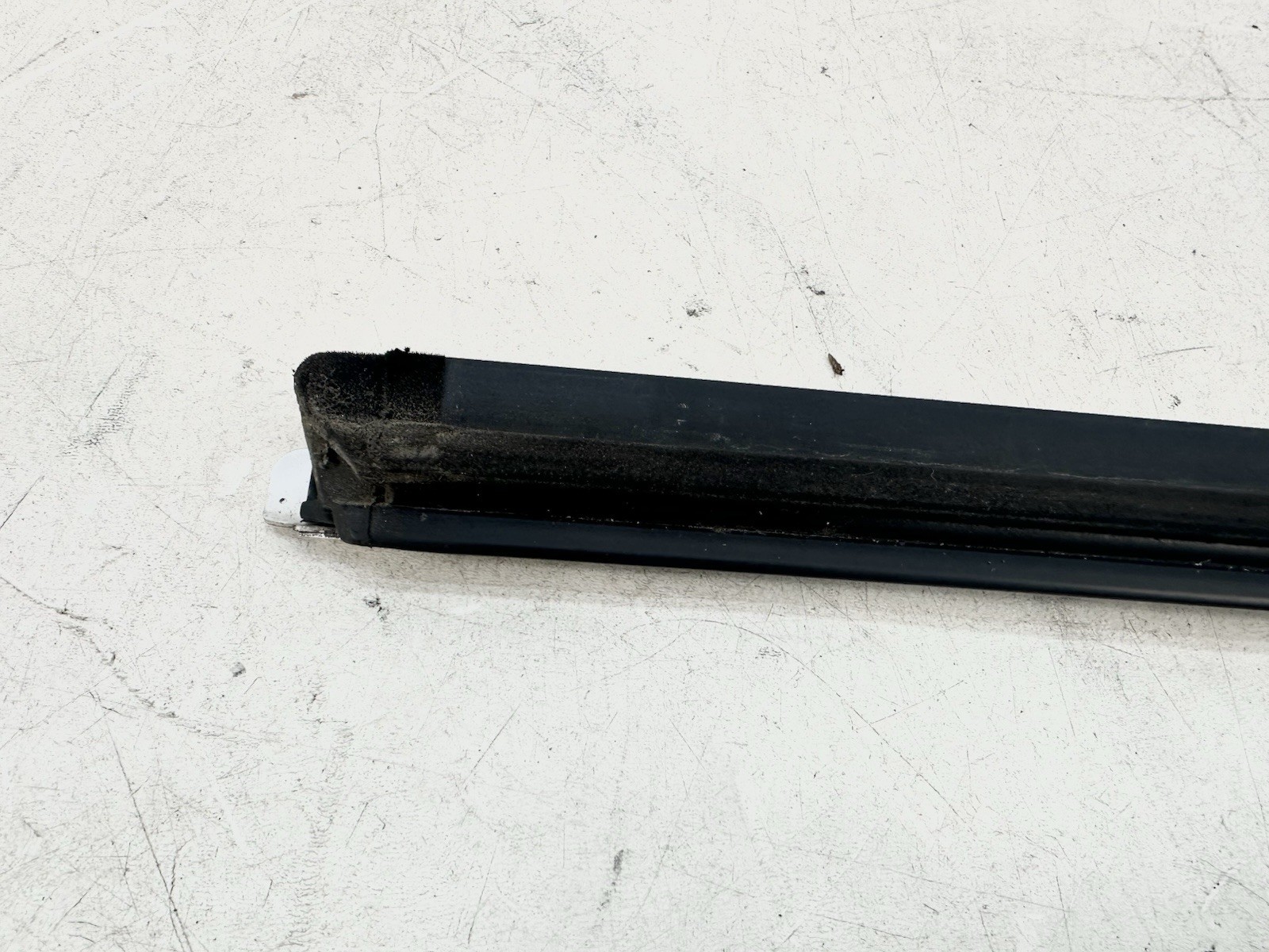 2014-2020 MASERATI GHIBLI Q4 FRONT LEFT SIDE DOOR WINDOW BELT MOLDING OEM CHROME