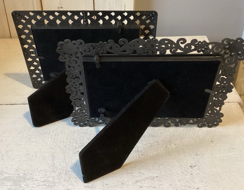 A “pair” of bronze effect metal picture frames - blue enamel & diamanté details - Foto 5 di 8