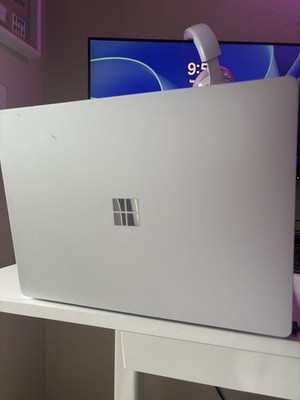 Microsoft Surface Laptop Platinum 13.5 in Windows Wi-Fi Bluetooth Webcam
