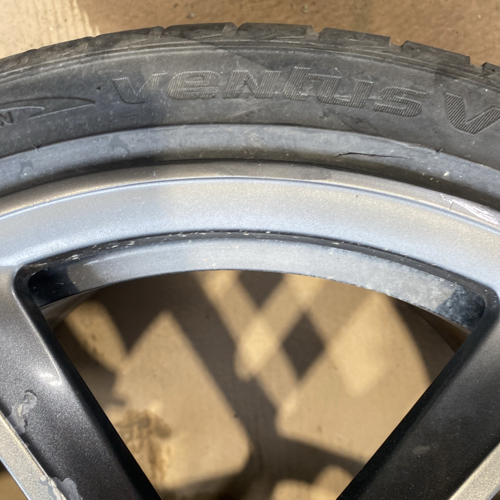 2014 2015 Audi R8 V8 REAR Tire 19 * Rim Wheel  Hankook 295 30 ZR19 100Y