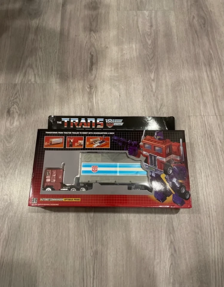 Transform G1 Optimus prime  metal reissue MISB Improved Version with 2 Big Guns! - Image 4 of 4