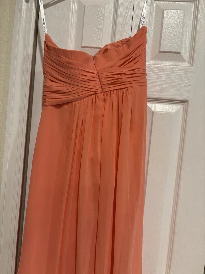 Vestido longo David's Bridal coral sem alças tamanho 6 - Imagem 3 de 4