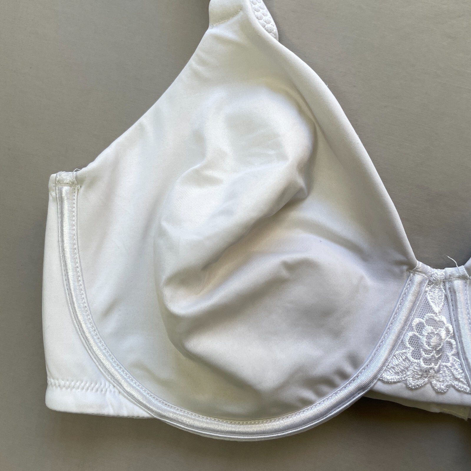 Vanity Fair Beauty Back Bra 36DD Underwire White Satin Unlined