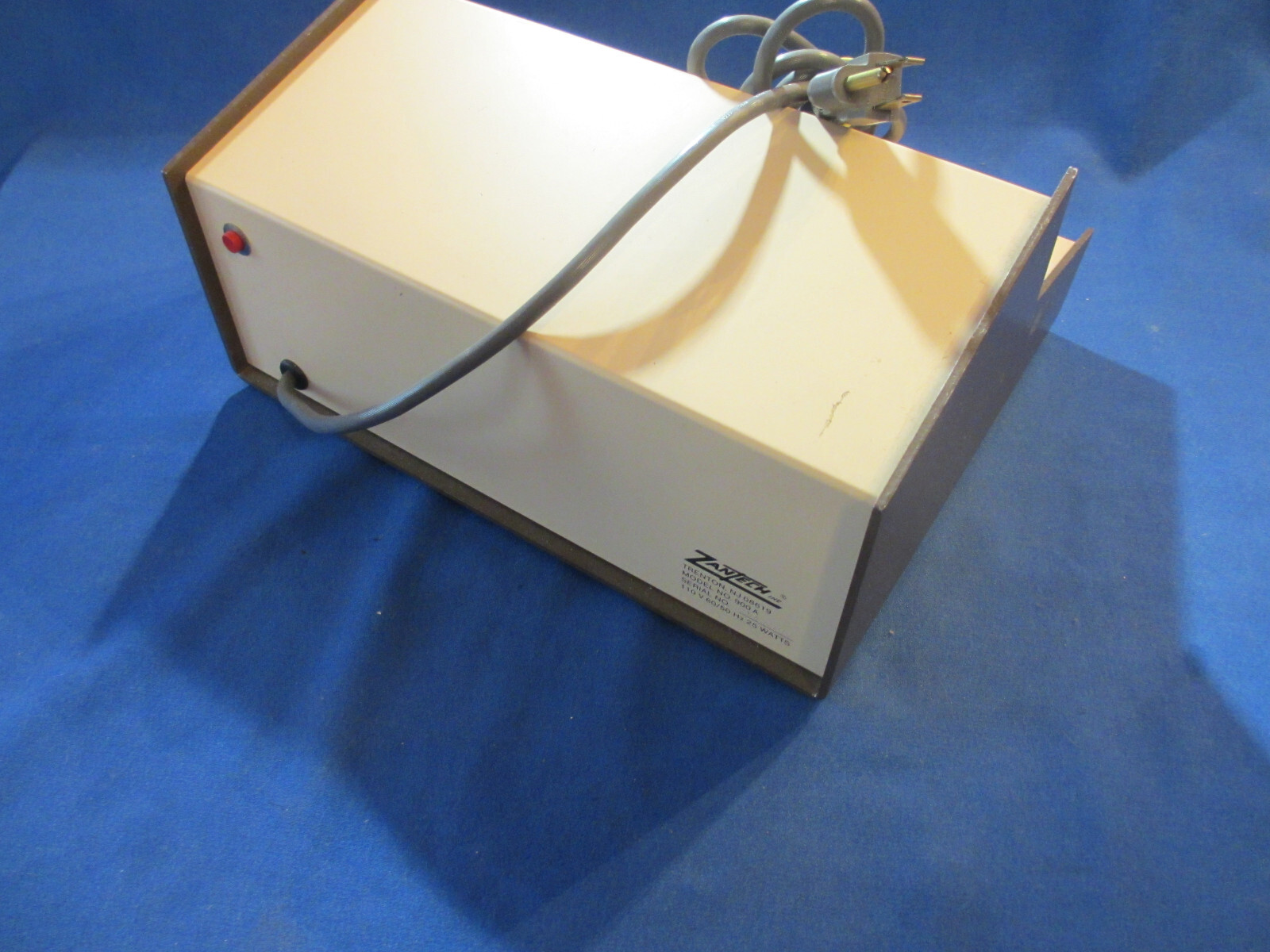 Watchmaker Estate Vintage ZANTECH LCD/LED Voltage and Battery Tester