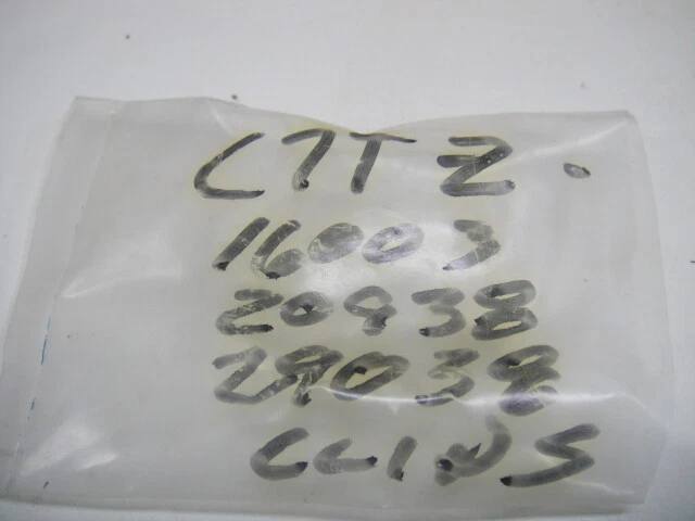 Camioneta pickup Ford 1967 F100 F-100 genuina nueva de stock solo clips moldeados para guardabarros Foto 2 de 4