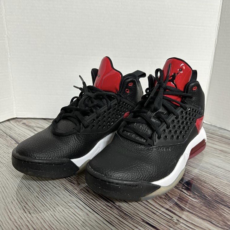 Jordan Maxin 200 Youth Size 7 Basketball Shoes CD6123-016 Black