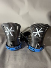 Fijaciones de placa dividida Karakoram Carbon SL grandes vienen con herrajes