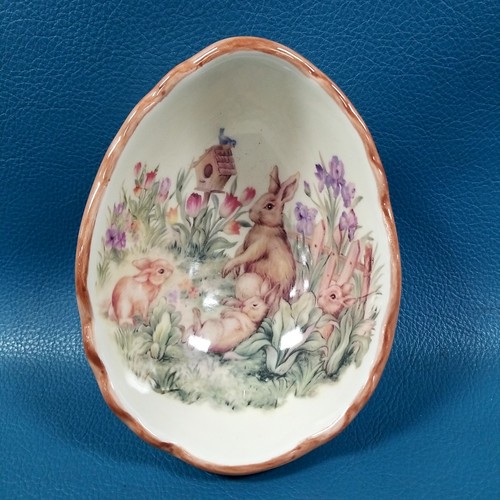 VTG Cracker Barrel Easter Treasures Scalloped Rabbit Family Stoneware Egg Bowl