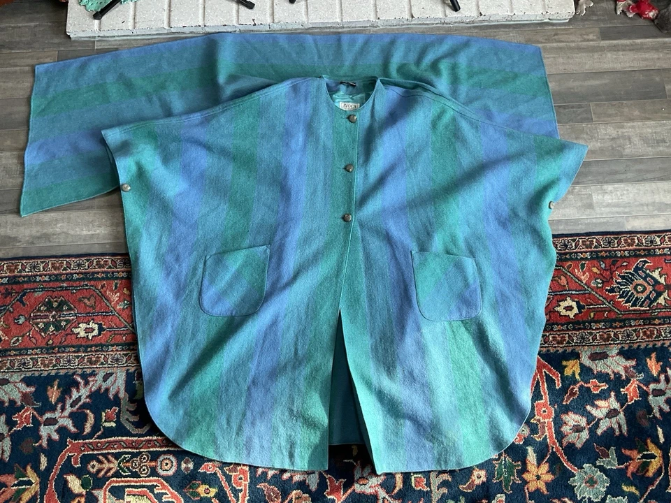 Vintage AVOCA Ireland Blue And Green Tweed Wool Cape 70’s Size 1 Donegal - Image 2 of 4