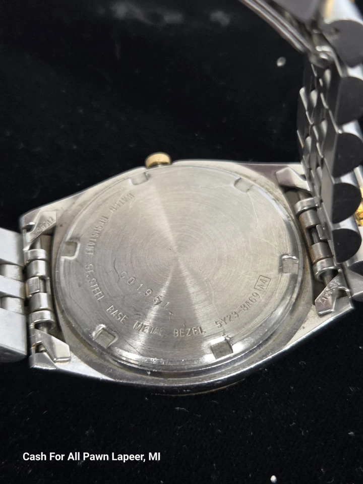 Reloj Seiko SQ 37mm Hombre Esfera Azul Tono Dorado Día Fecha Redondo 5y23-8a69 funciona bien Foto 4 de 4