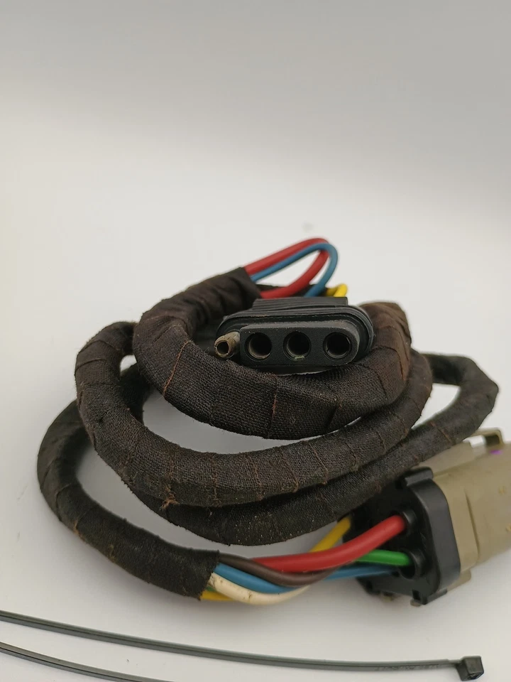 Kit de cableado de enganche de remolque simple enchufable Hoppy 40165 para 02-04 Ford F250HD y F350 Foto 4 de 4