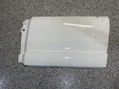 える　503040 VOLVO VNL 18 - 25 OEM LEFT MIDDLE SIDE CAB SKIRT / SIDE FAIRING