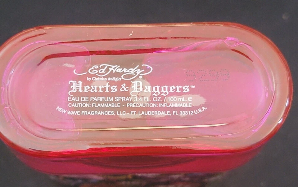 ED HARDY HEARTS & DAGGERS para HER EAU DE PARFUM 3,4 fl oz por Christian Audigier Foto 4 de 4