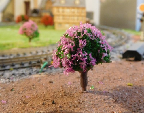 10 Purple Blooming Trees, 30 mm Tall - Picture 3 of 11