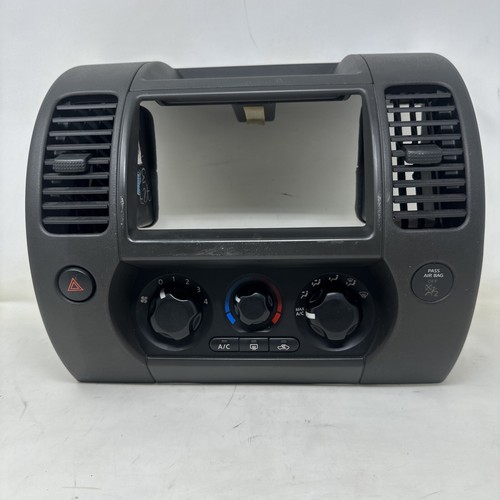 2005-12 NISSAN XTERRA AC/ CLIMATE CONTROL RADIO /VENTS BEZEL 68260 EA002