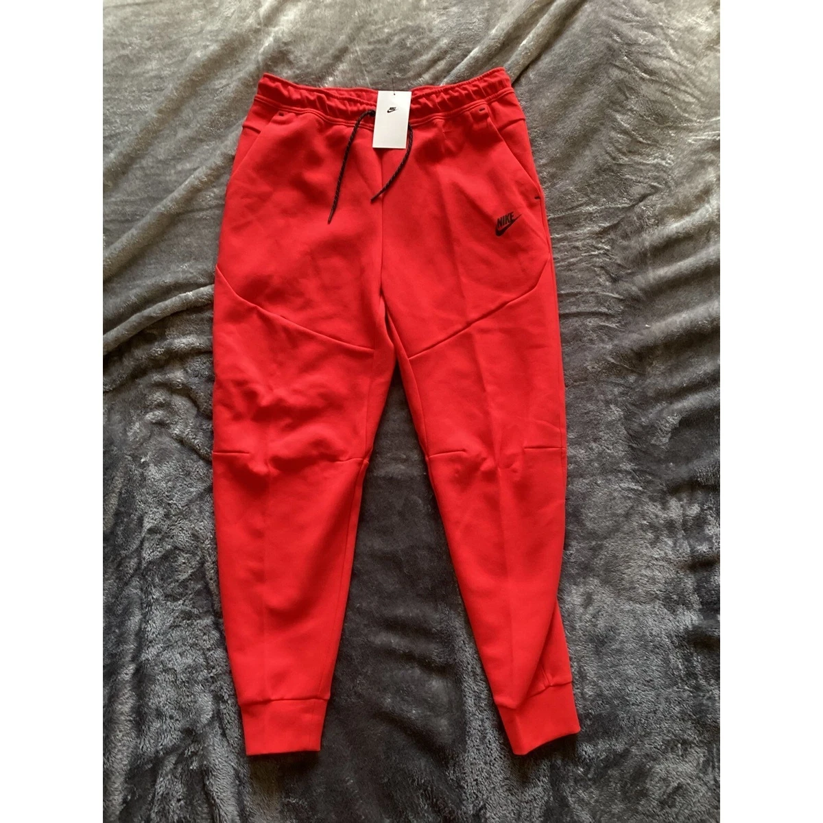 Nike tech best sale fleece jogger red