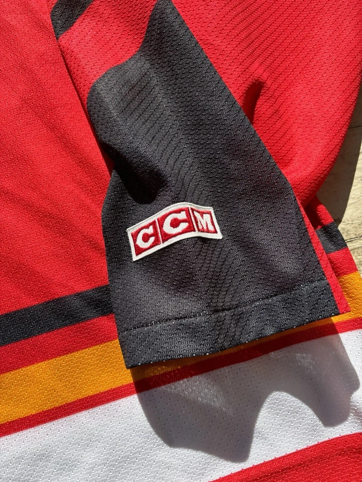 VINTAGE CCM CALGARY FLAMES JERSEY SZ L - Image 3 of 4
