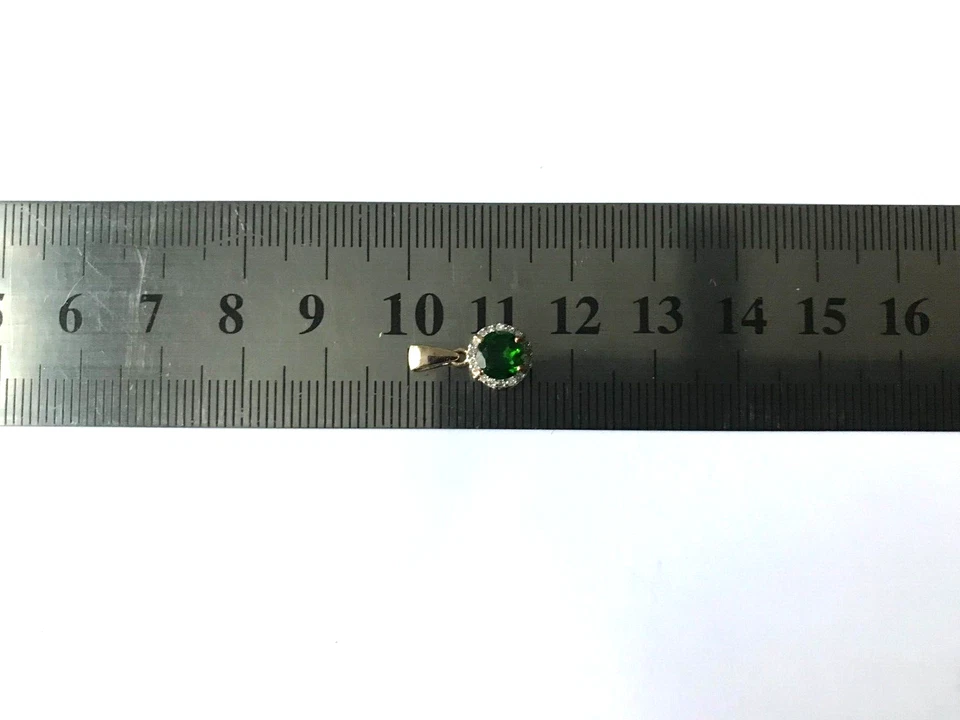 Halo 0.85ct Chrome Diopside and Diamond Pendant 9ct Gold - Изображение 3 из 4