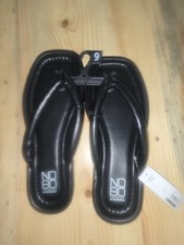 No Boundaries Women  s Puffy Flip Flops, Black Size 9