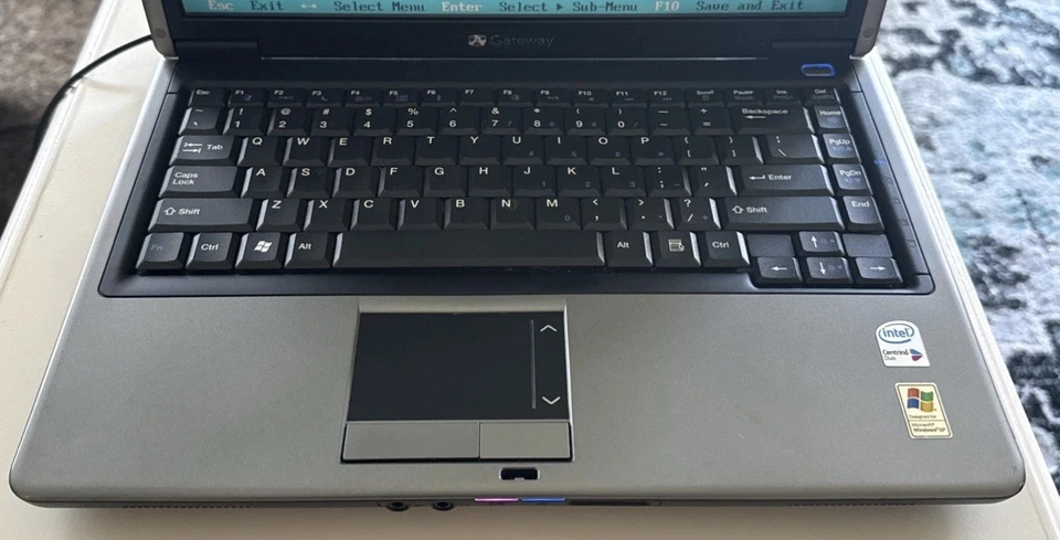 GATEWAY NX260X + Batería. Memoria DDR2 256, sin HDD, sin adaptador de corriente.  COMO ESTÁ Foto 2 de 4