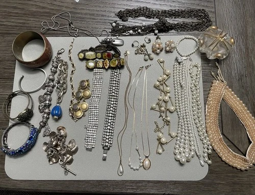 Vintage Costume Jewelry Lot 28 Pc Some Name Brands Some No Name See Pic
