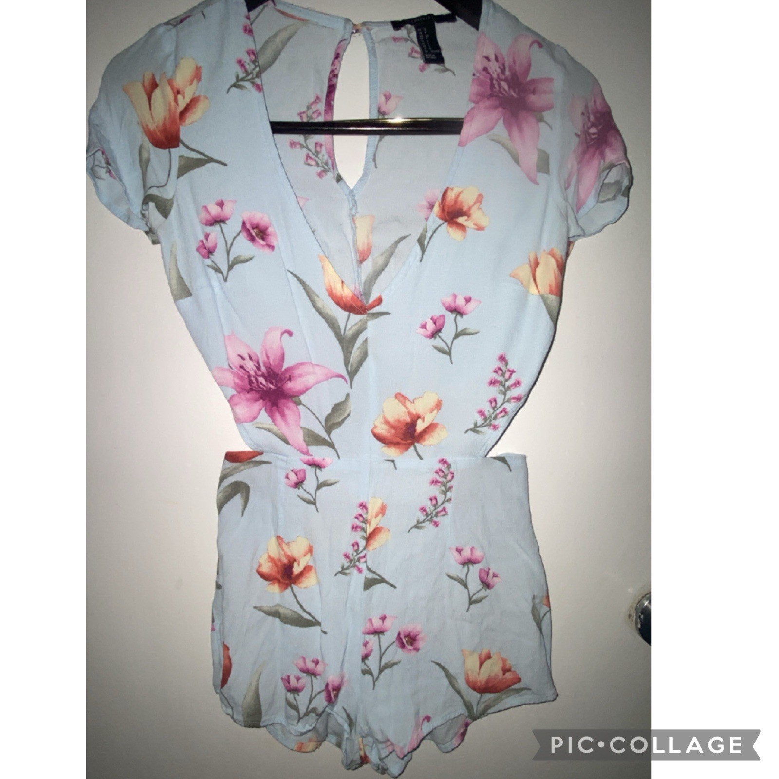 Women’s Forever 21 Floral Romper Size Small