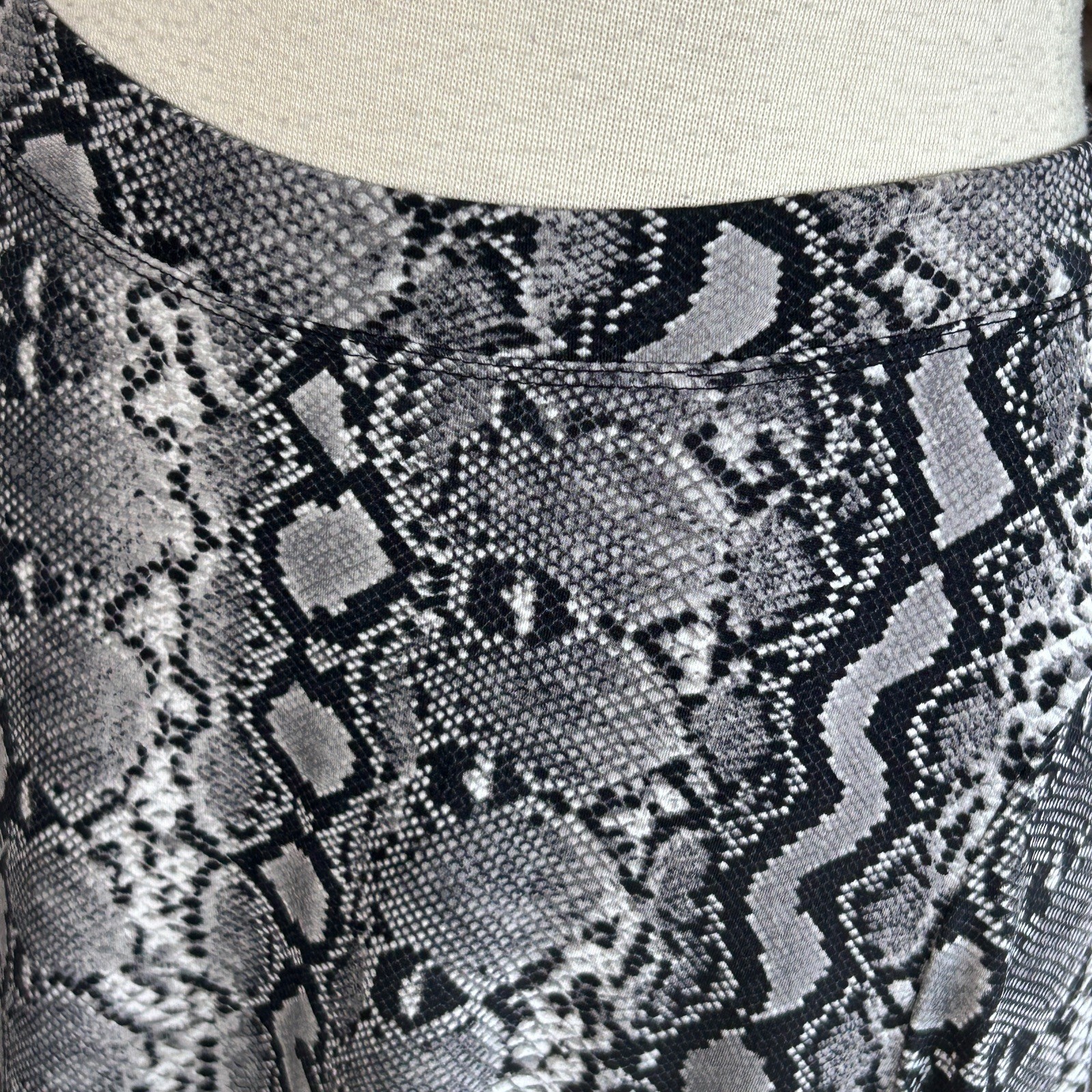 MICHAEL Michael Kors Skirt Black Python Snakeprin… - image 4