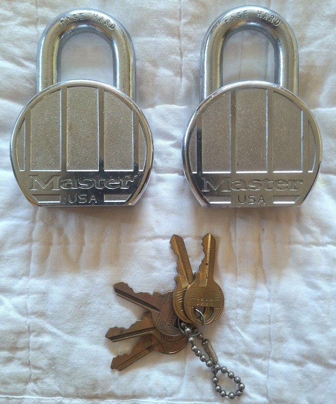 2 Vintage Master Lock # 230 Case Hard Heavy Duty Padlock, Keyed Alike, 5 Keys! 