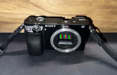 Sony Alpha ILCE-6000 24.3 MP Digitalkamera - Schwarz (Nur Gehäuse)