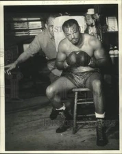 1967 Press Photo Boxer Eddie Jones Seated on Stool - noo33602