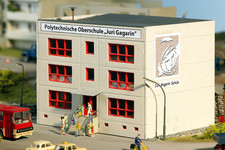 Piko 61150 HO Scale Prefab School Building Ki...