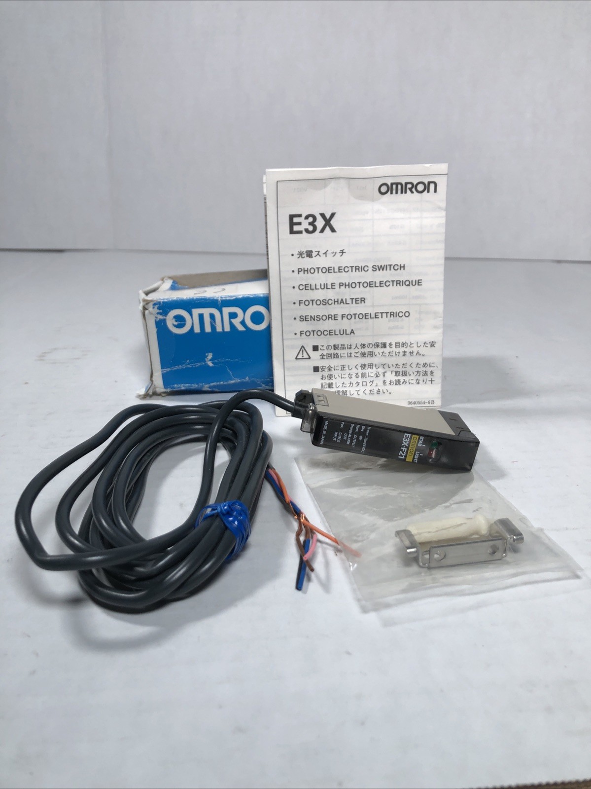 OMRON E3X-F21 2M 12-24 VDC Photoelectric Switch Made in Japan