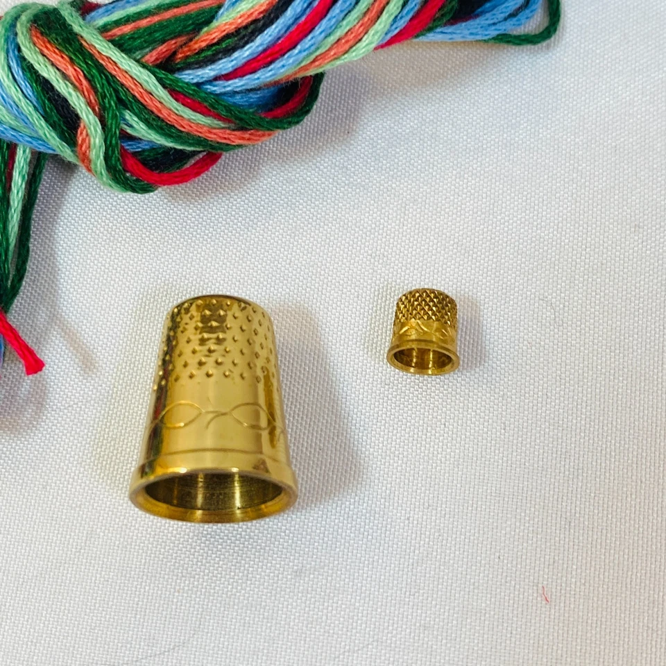 Muñeca American Girl de 18" PC Felicity kit de bordado de muestra de costura y conjunto de marco Foto 3 de 4