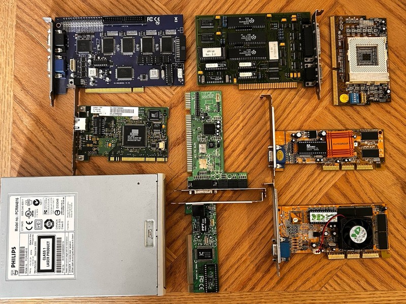 Lot 8 PC Parts - Philips CDRW / Zilog Z80 ISA / PLX GV-650 / 3Com / SiS 315 32Mb