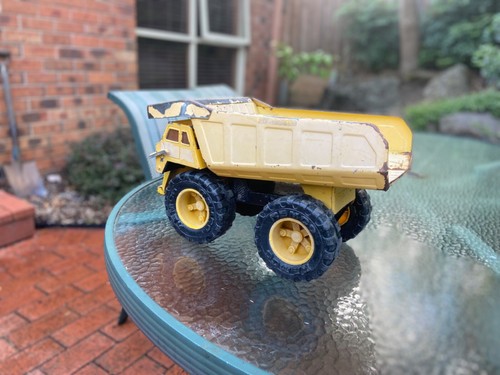Vintage 1986 REMCO Toys Inc. Metal Dump Truck - Picture 2 of 14
